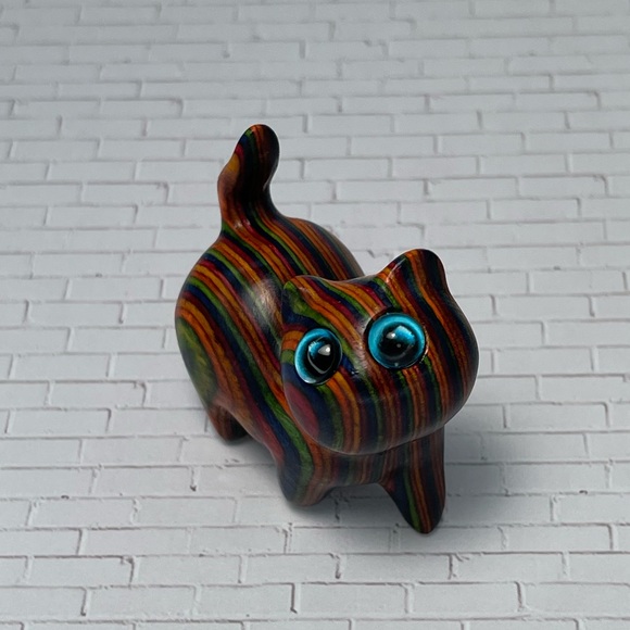 Multicolor wood cat carving - Picture 4 of 12